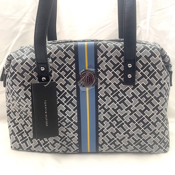 Tommy Hilfiger Satchel – Iconic Style & Practical Design - Picture 3 of 12